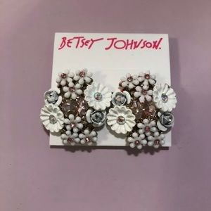 Betsey Johnson flower cluster clip on earrings